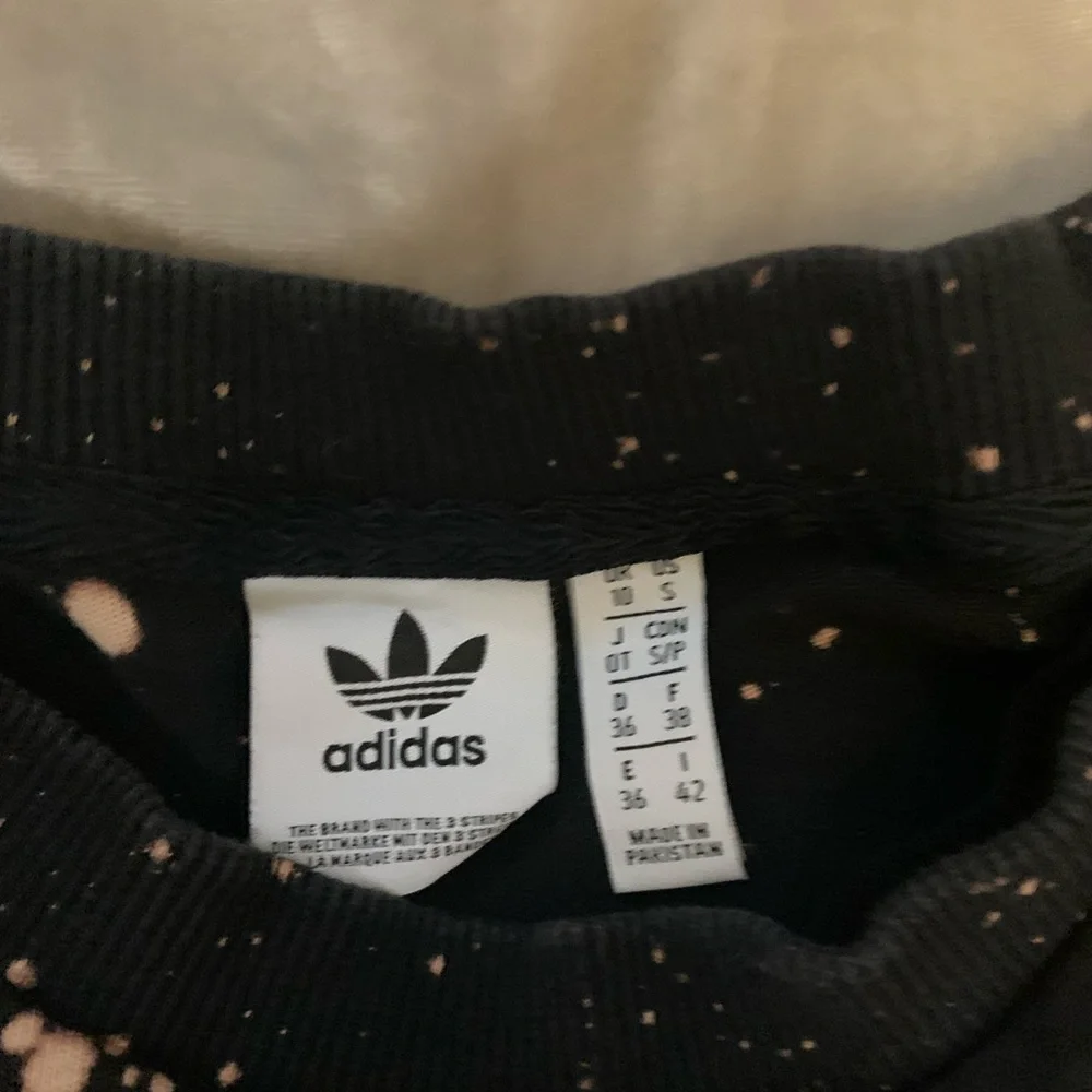 Adidas size small women’s black tee with bleached areas EUC - Picture 4 of 6